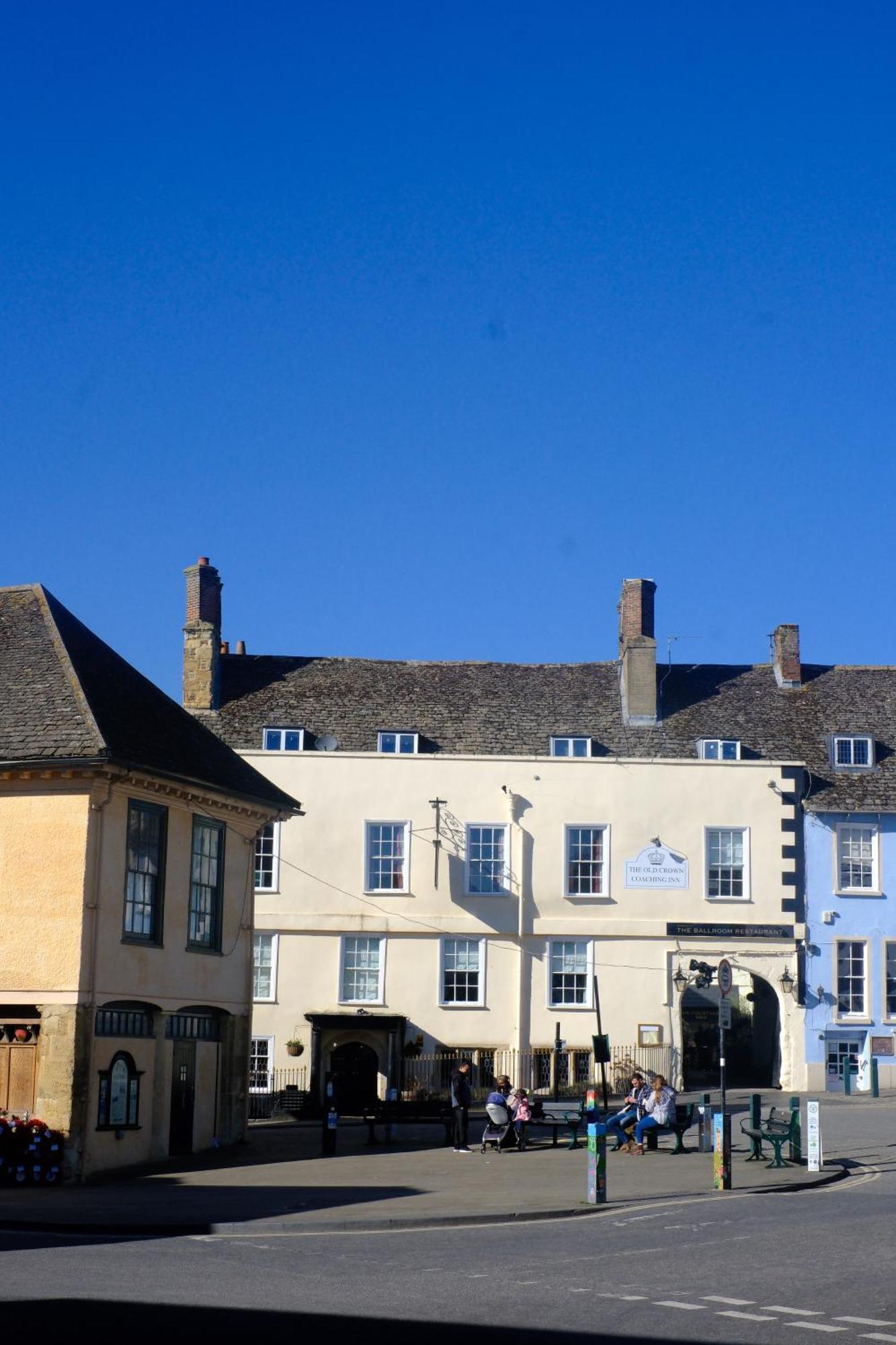 The Old Crown Coaching 3* Swindon